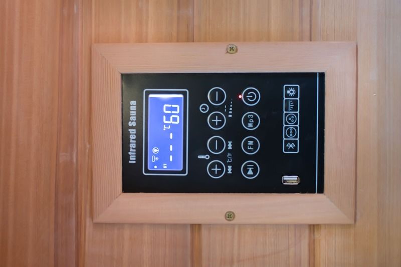 Sauna familiale Far Khan avec panneau de commande double ordinateur et sauna infrarouge en bois