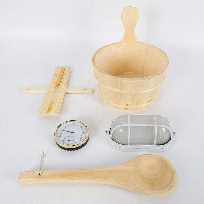 Ensemble seau en bois, louche, lampe, poche traditionnelle, minuterie domestique, thermomètre, sablier et accessoires de sauna
